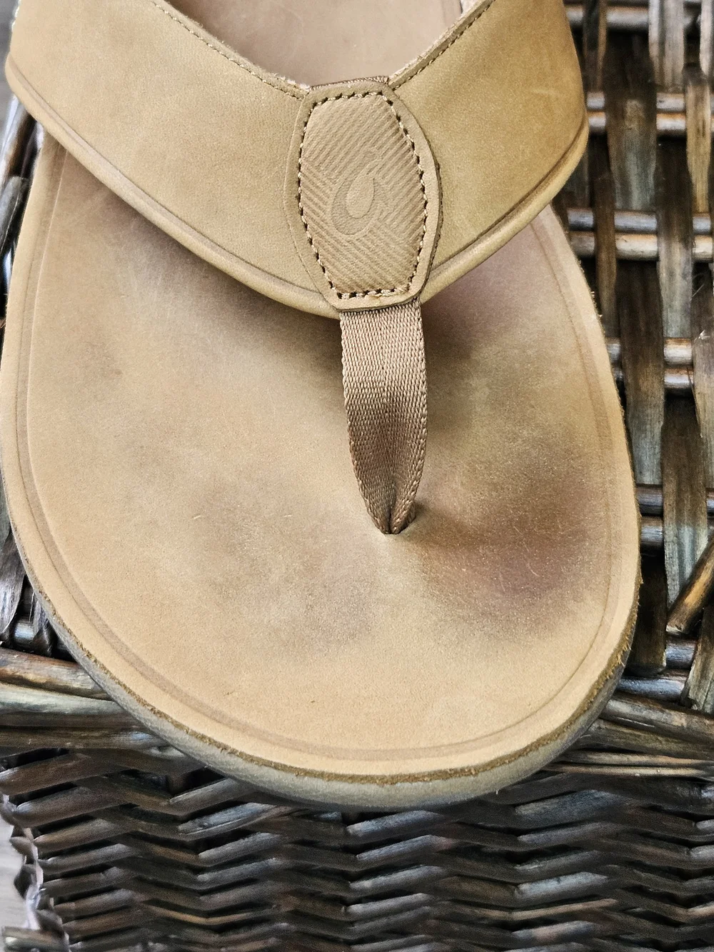 OluKai Tuahine Men's Waterproof Leather Sandals Flip Flops Tan Size 15
